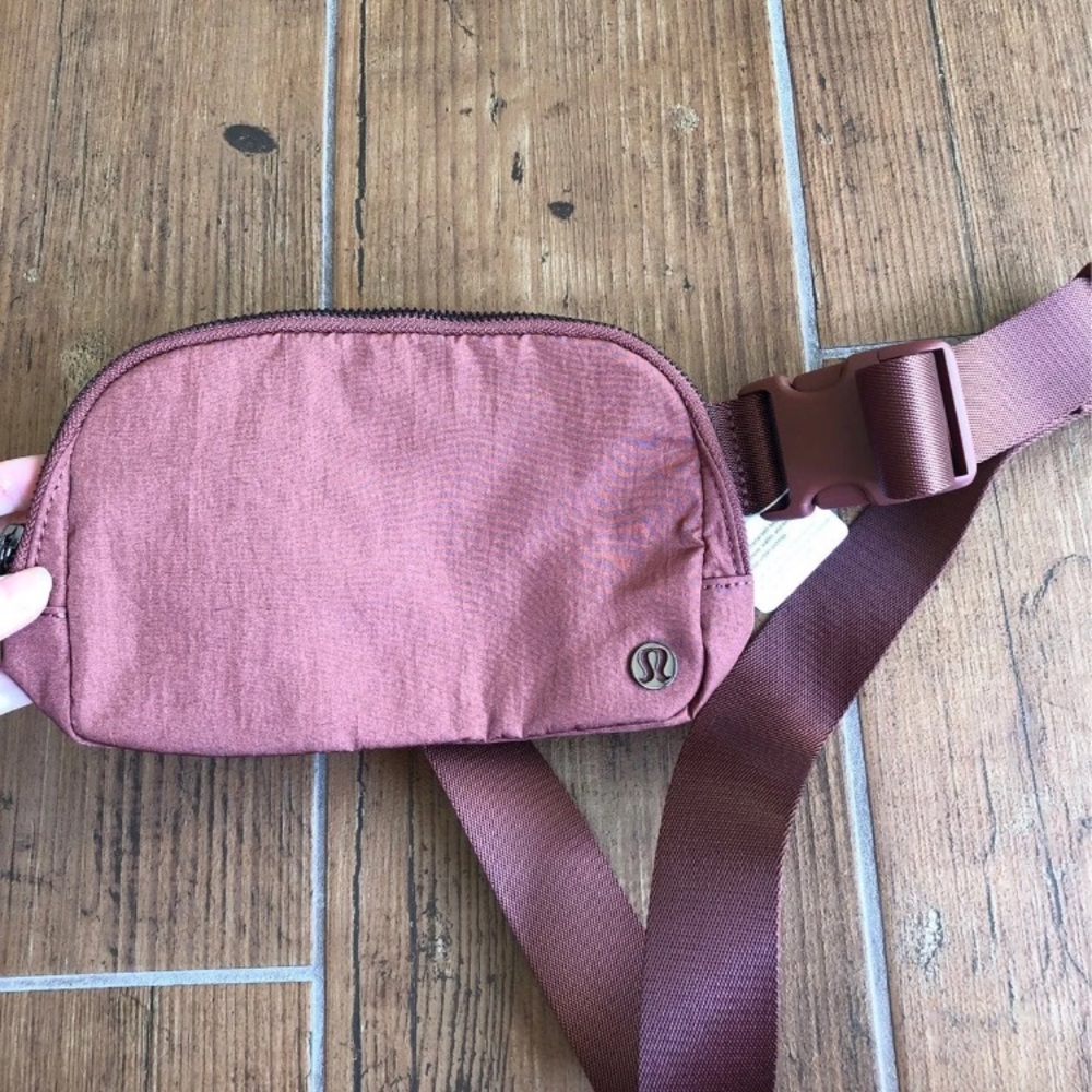 Lululemon everywhere belt bag
